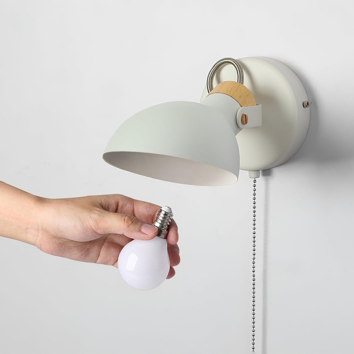Aisilan Wall Lamp | Metal | Black or White