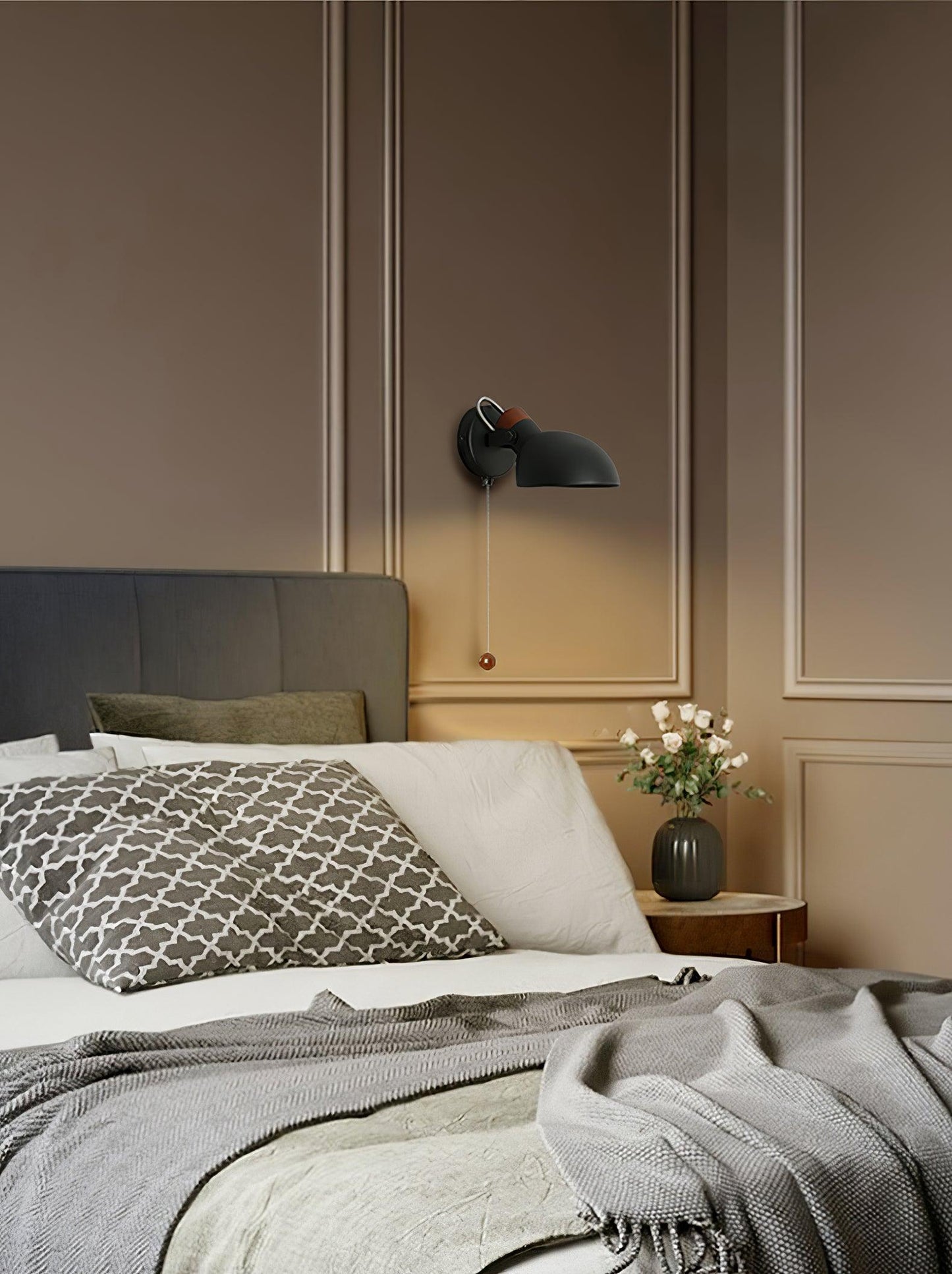 Aisilan Wall Lamp | Metal | Black or White