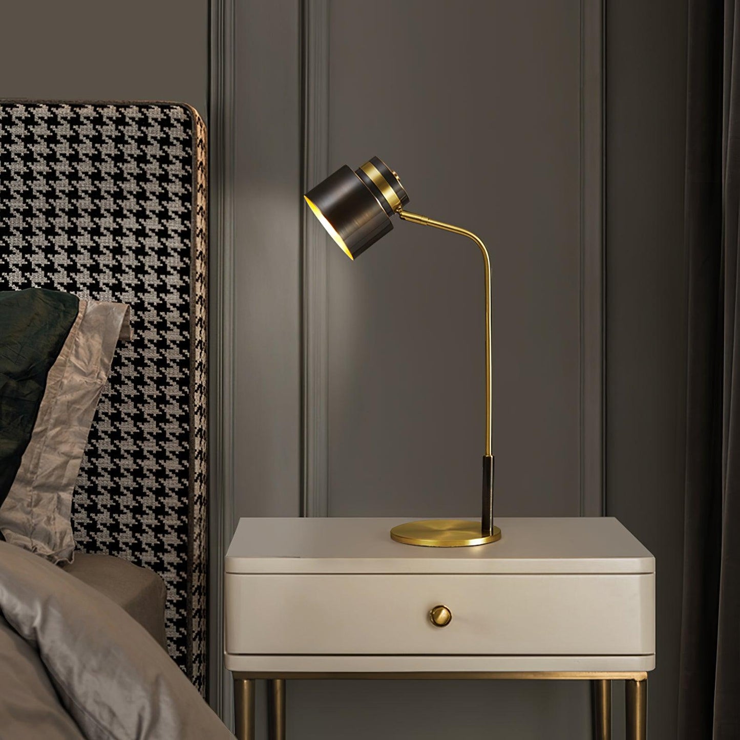 Ari Table Lamp | Brass & Black Metal | LED/Edison Bulb