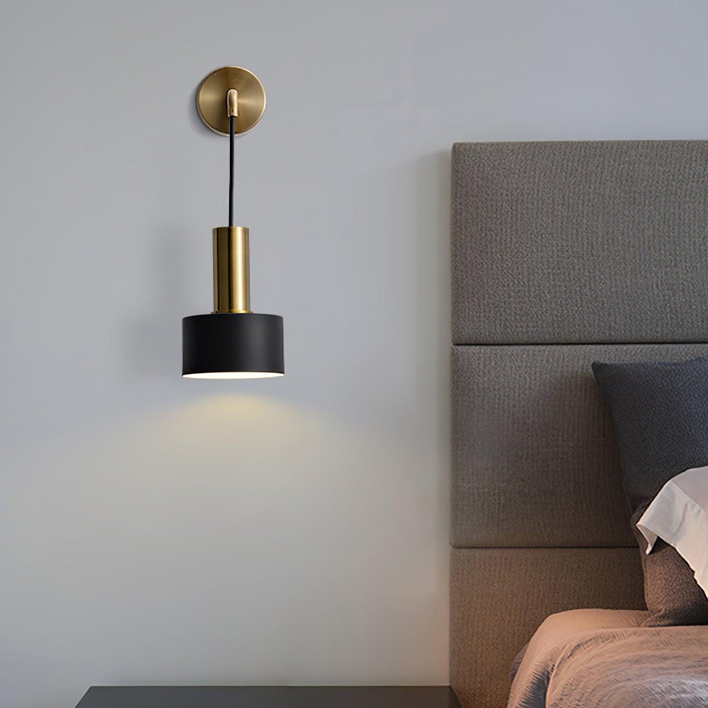Arne Wall Light | Metal & Brass | Gold & Black