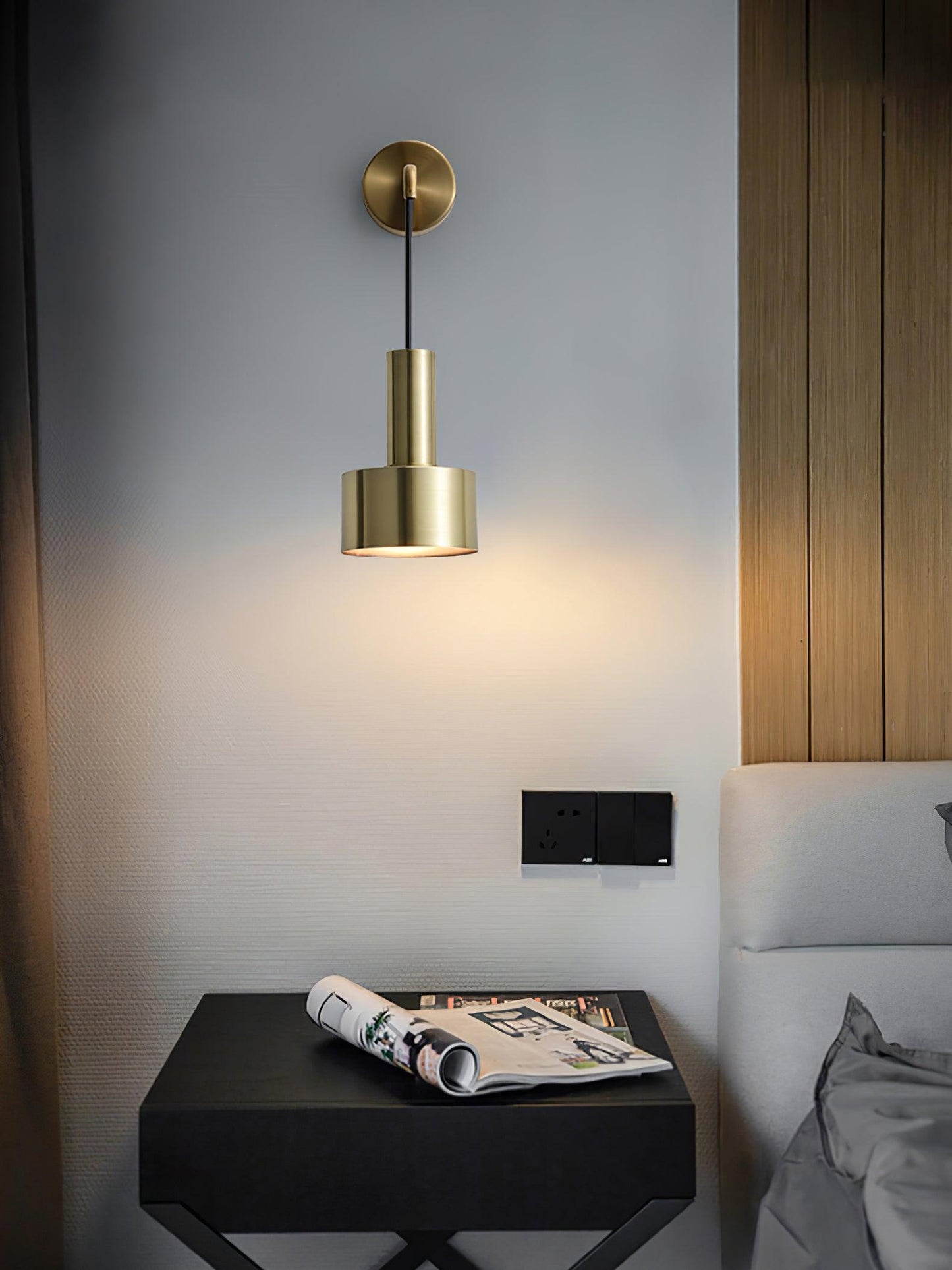 Arne Wall Light | Metal & Brass | Gold & Black