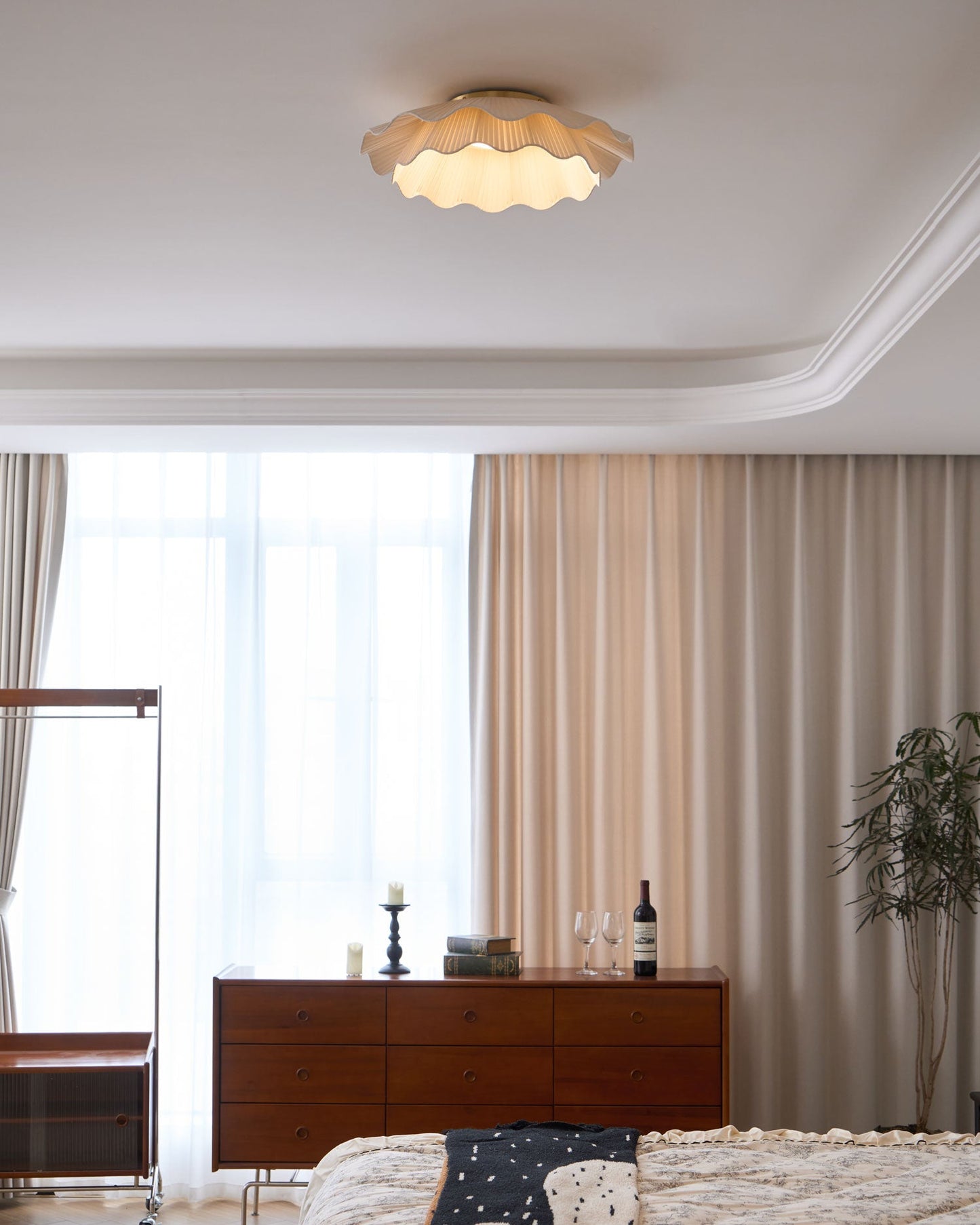Arwen Fabric Wave Ceiling Lamp | Brass & Fabric | Beige