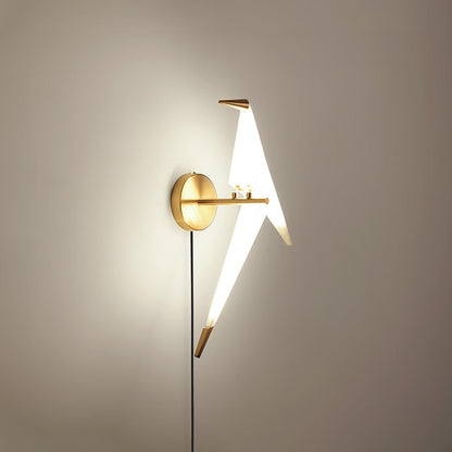Avian Serenity Wall Lamp | Bird-Inspired Design | Gold Finish