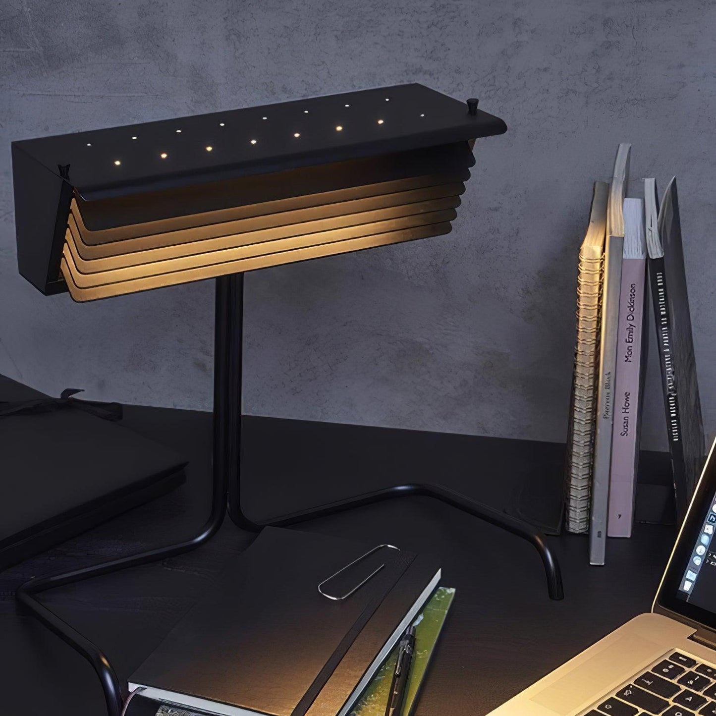 Xalor Table Lamp | Metal | Black and White