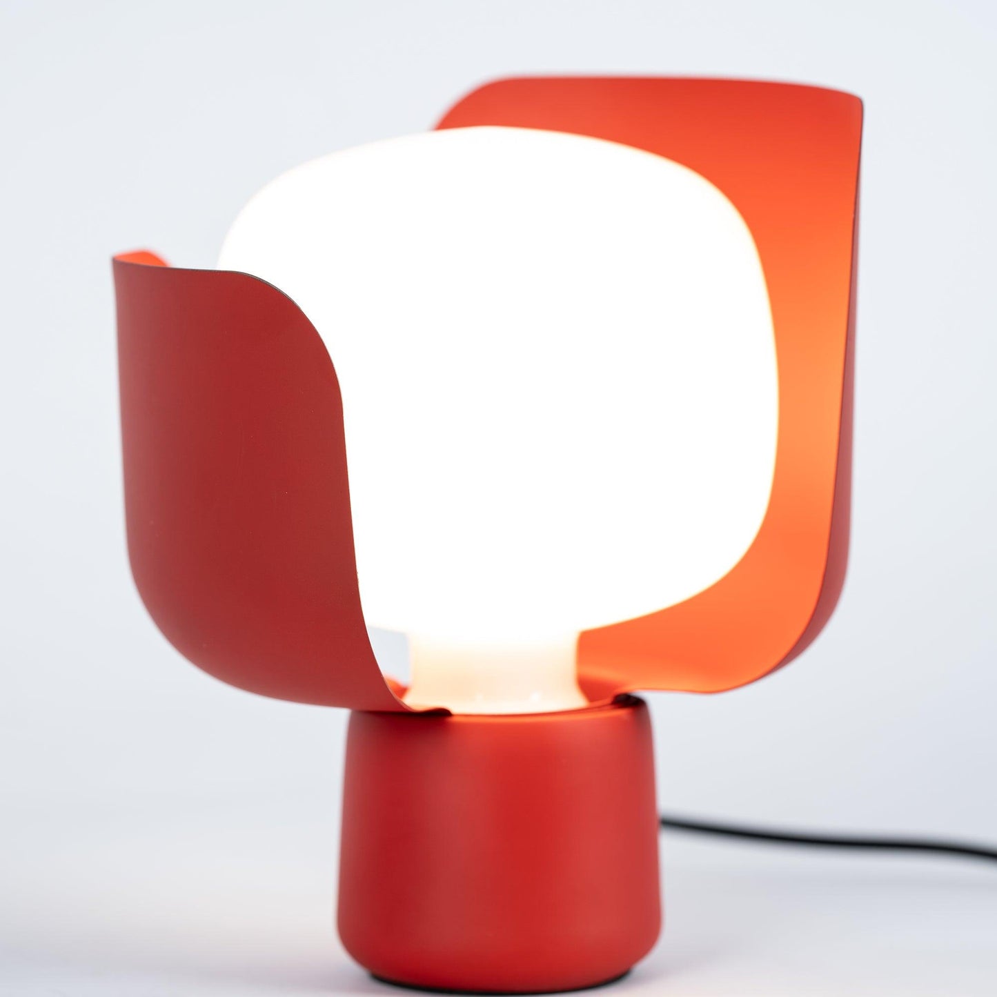 Petals Glass Table Lamp | Adjustable Light Intensity | Multiple Colors