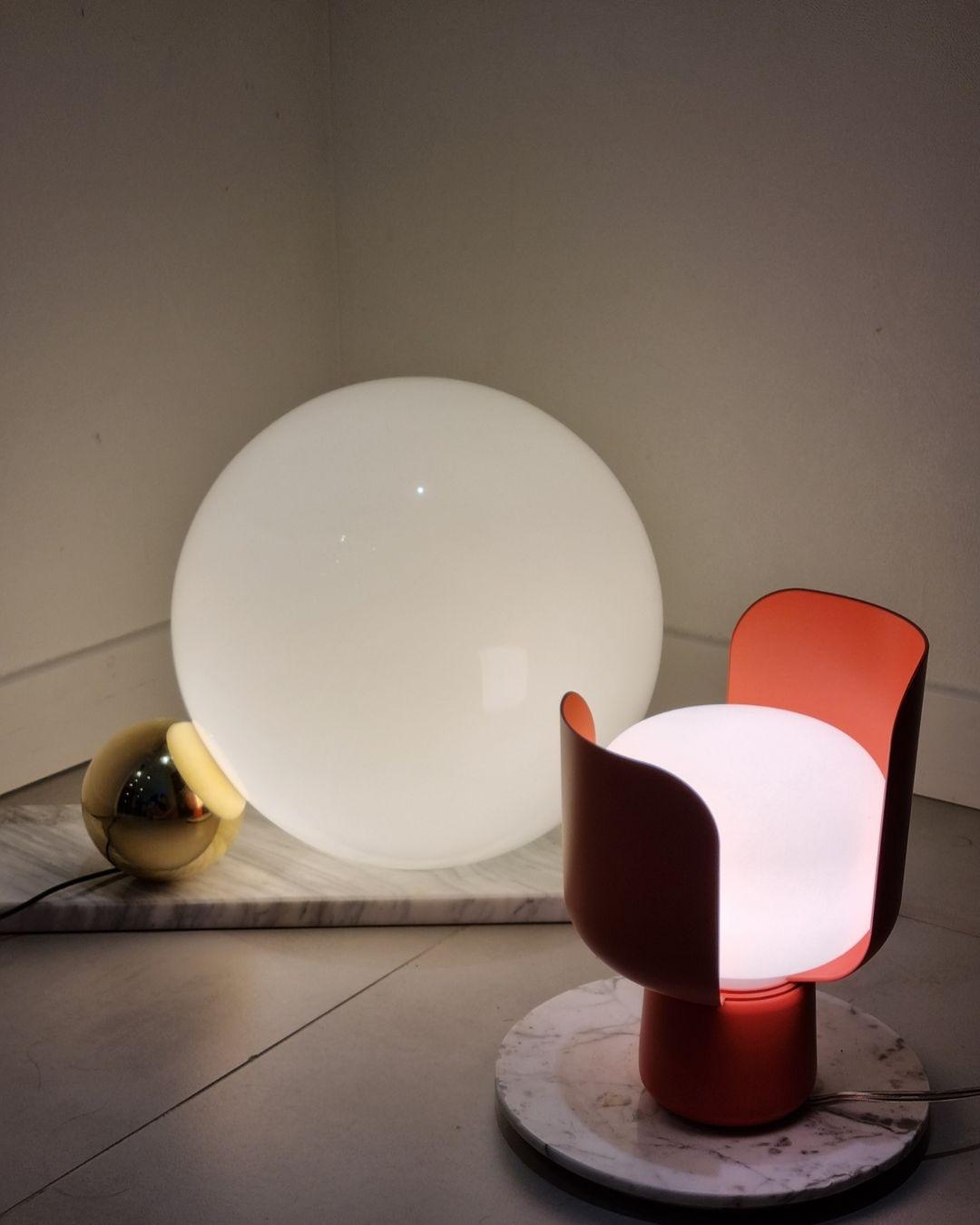 Petals Glass Table Lamp | Adjustable Light Intensity | Multiple Colors