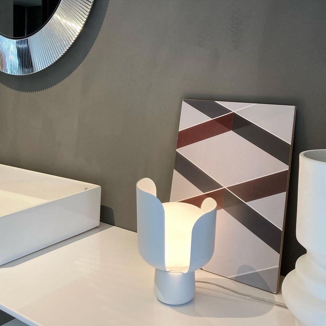 Petals Glass Table Lamp | Adjustable Light Intensity | Multiple Colors