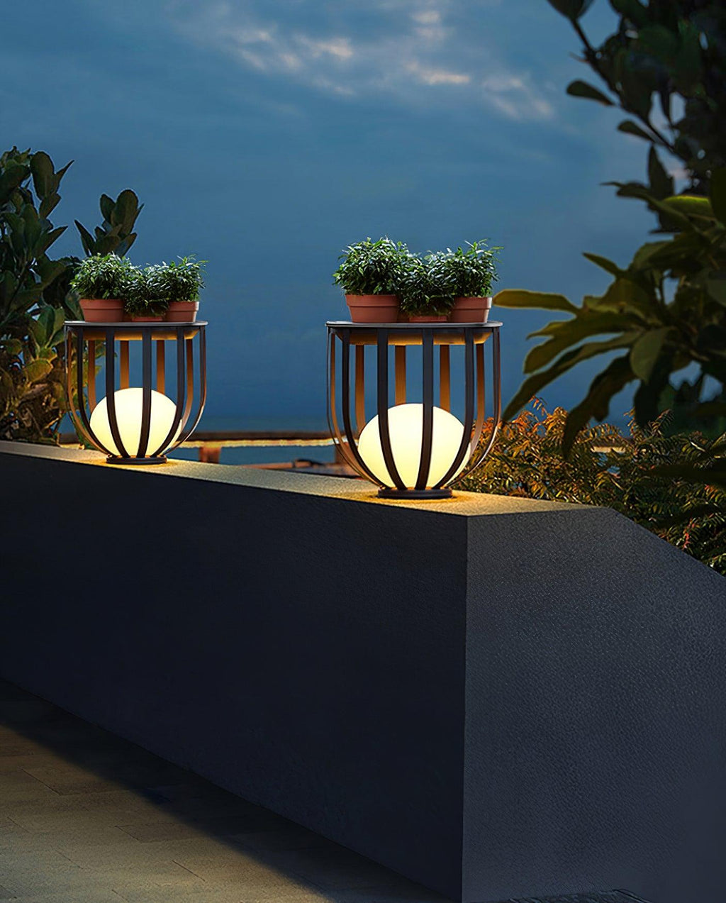 Bols Garden Solar Outdoor Lamp | Acrylic Lampshade | Black