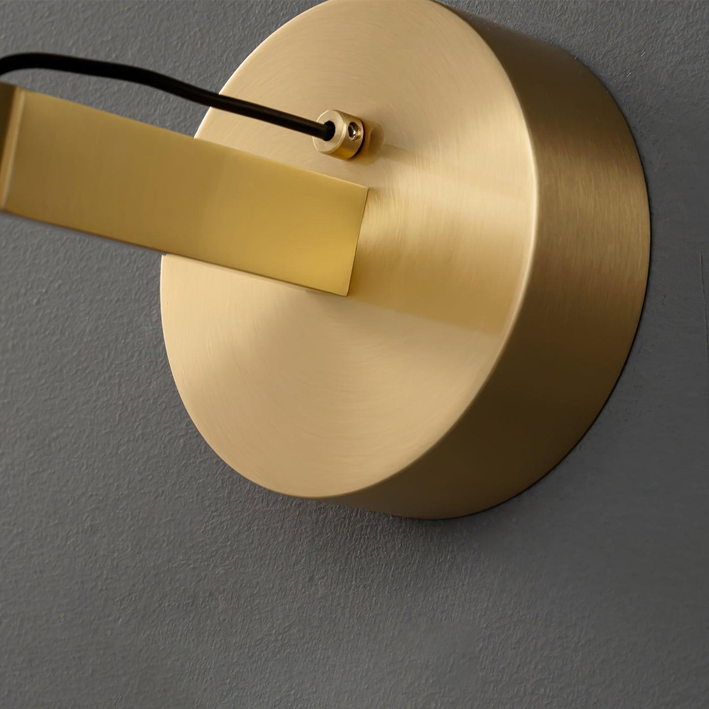 Brass Line Wall Light | Brass & Metal | Adjustable Dimming