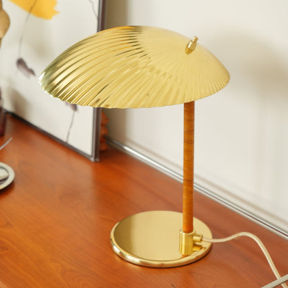 Brass Shell Table Lamp | Brass | Silver