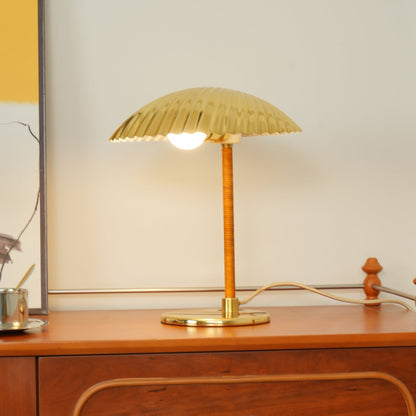 Brass Shell Table Lamp | Brass | Silver