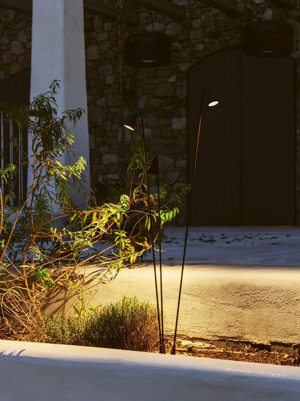 Bellflower Outdoor Floor Lamp | Aluminum | Black