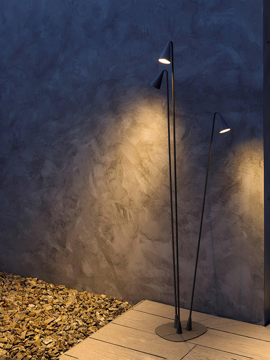 Bellflower Outdoor Floor Lamp | Aluminum | Black