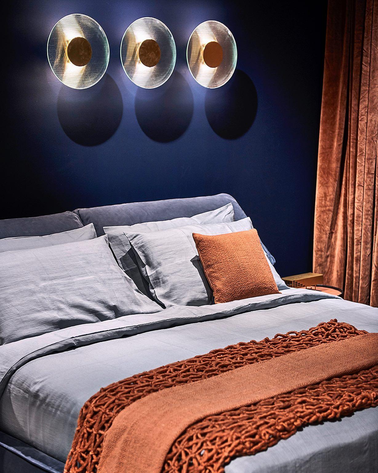Button Wall Lamp | Brass Structure | Gold