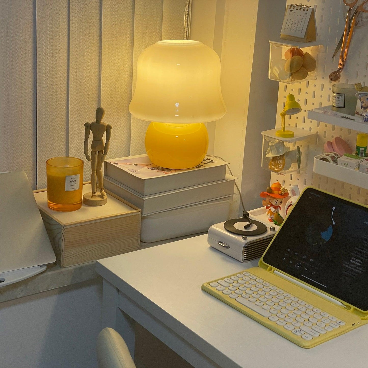 Mushroom Table Lamp | Enamel Glass | Creamy Yellow