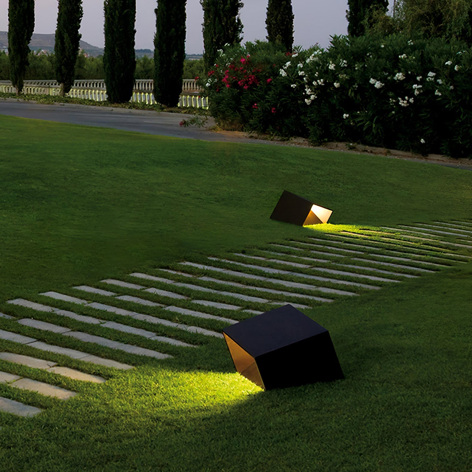 Cube Garden Light | Stainless Steel | Black