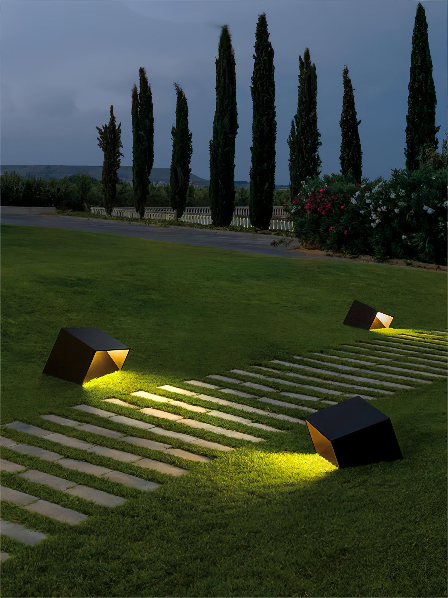 Cube Garden Light | Stainless Steel | Black