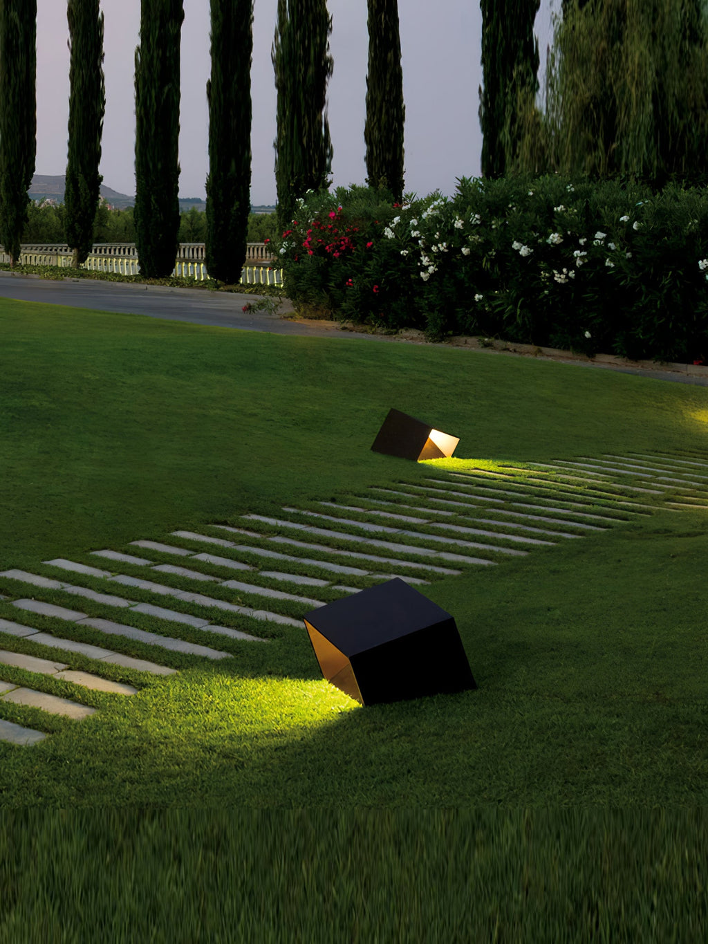 Cube Garden Light | Stainless Steel | Black