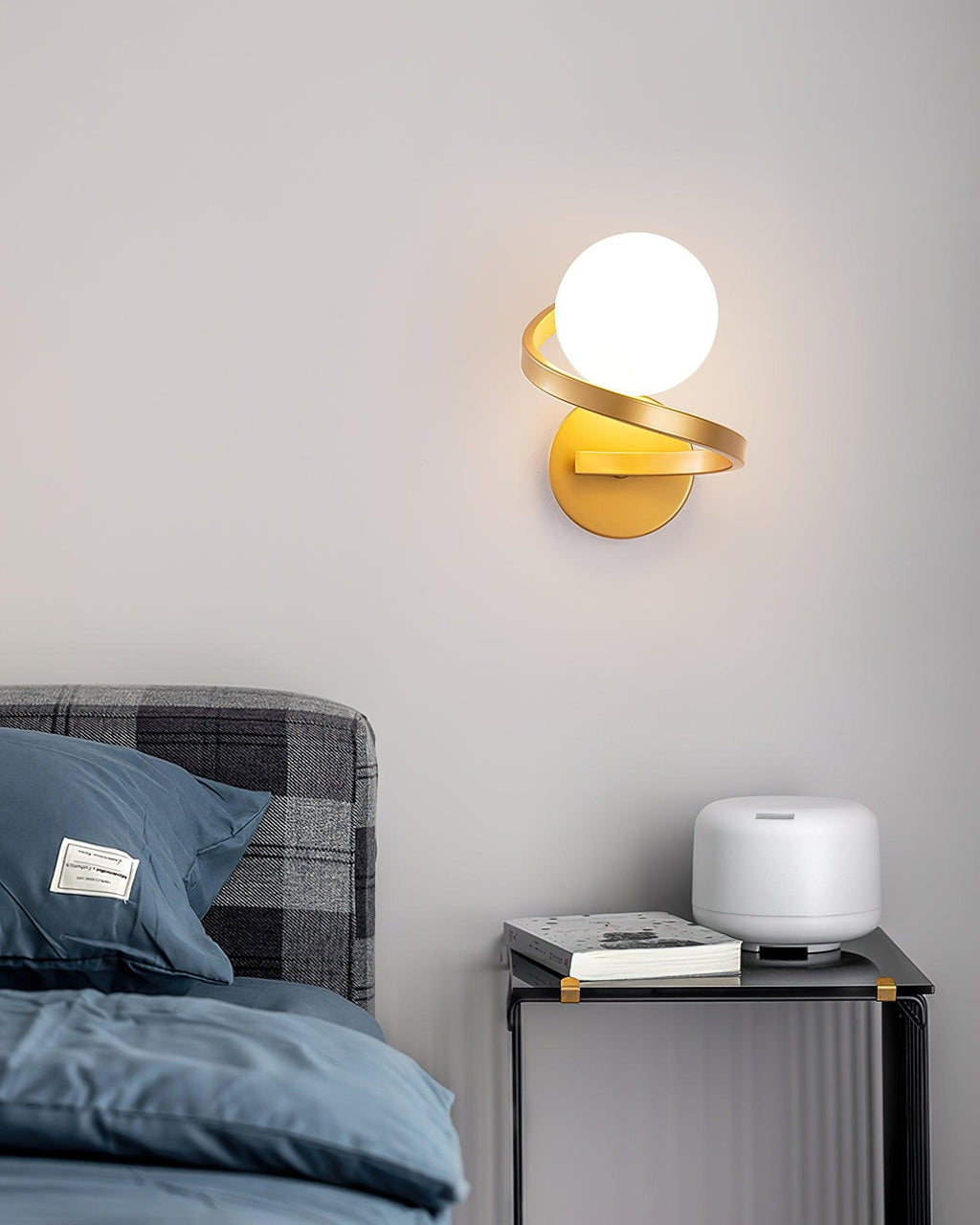 Curved Brass Wall Lamp | Brass & Glass | Gold & Black