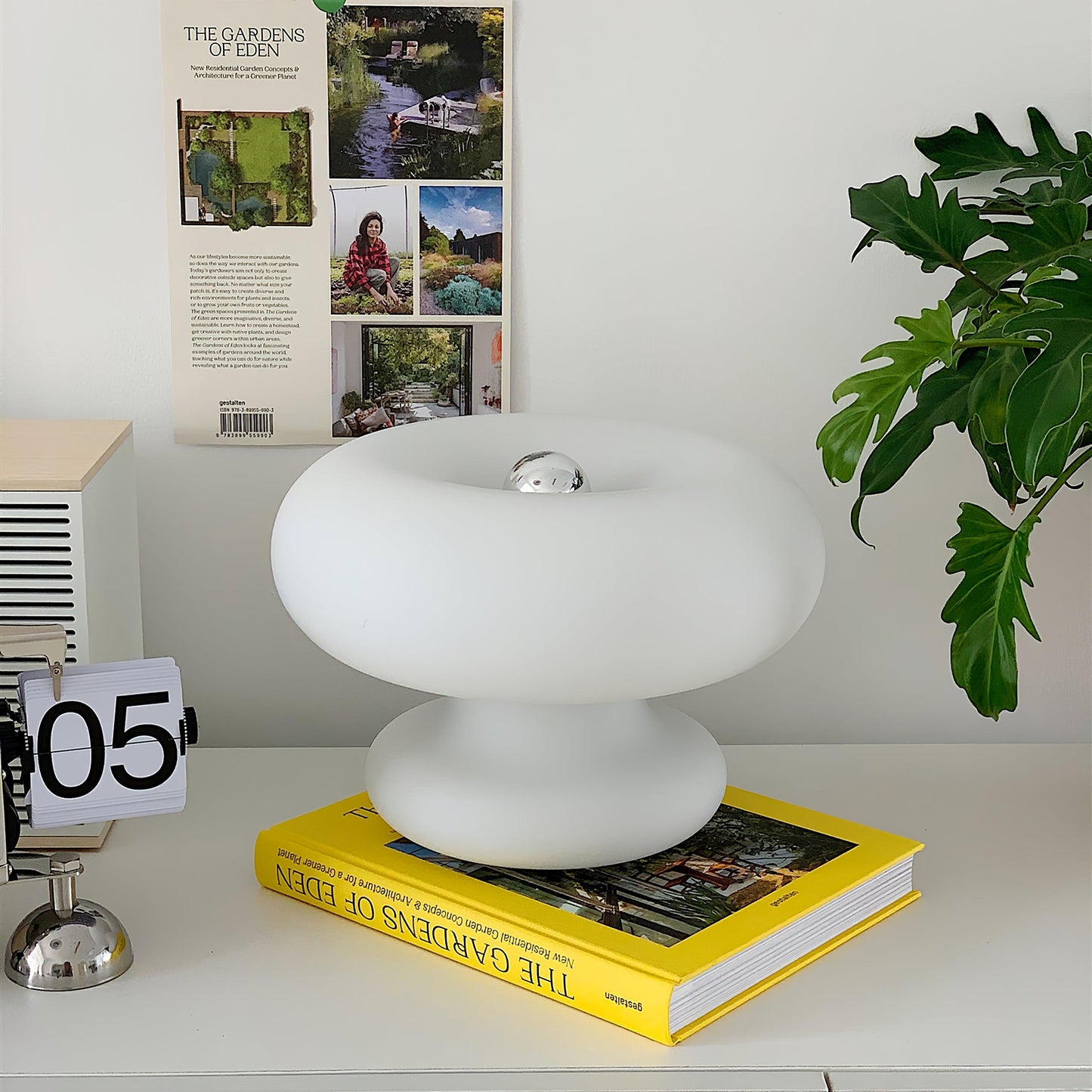 Donut Table Lamp | Frosted Glass & Metal | White