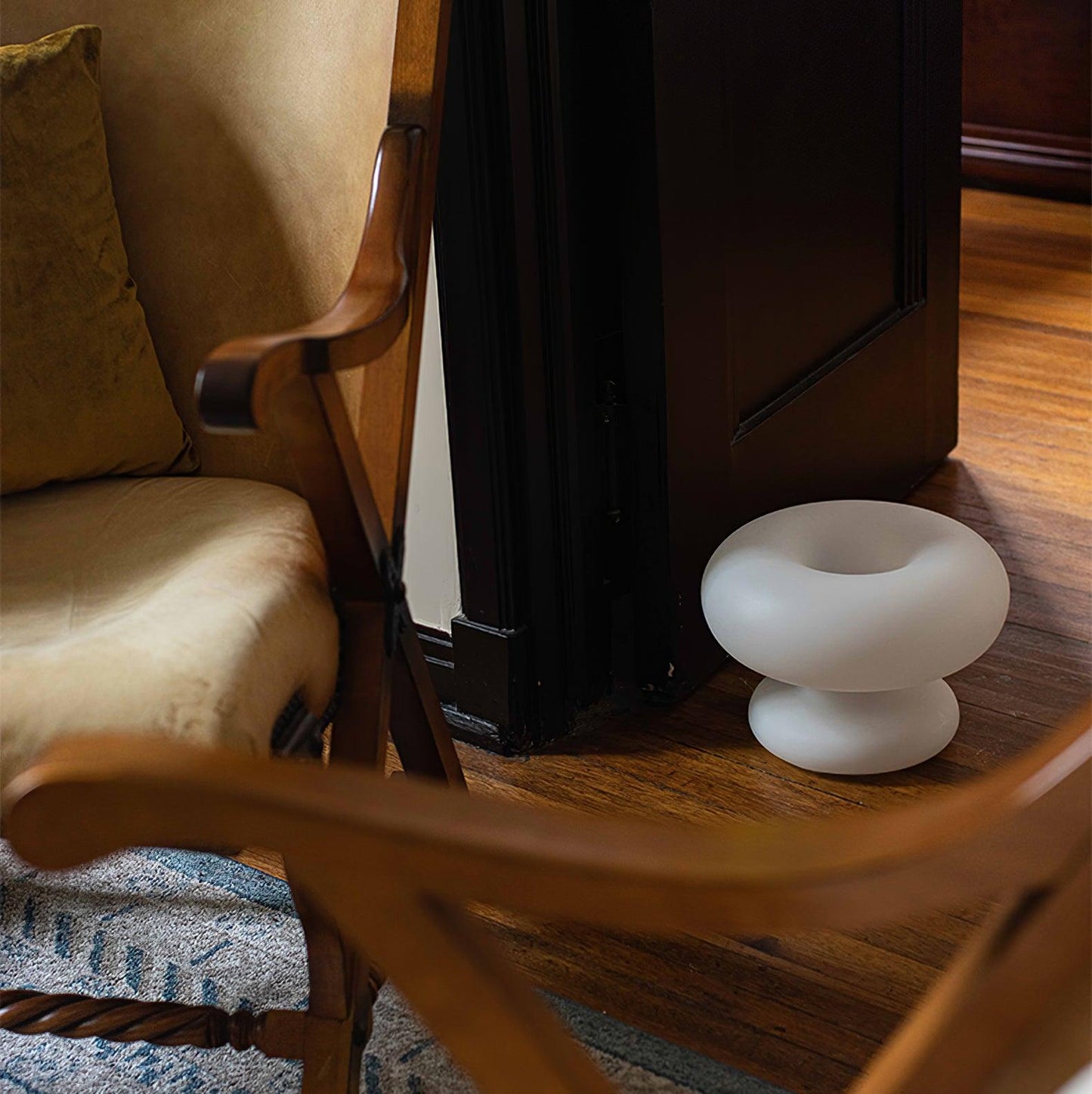 Donut Table Lamp | Frosted Glass & Metal | White