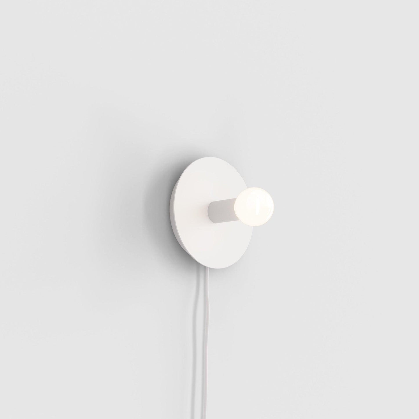 Dot Wall Lamp | Brass & Metal | Black, White, Brass Finish