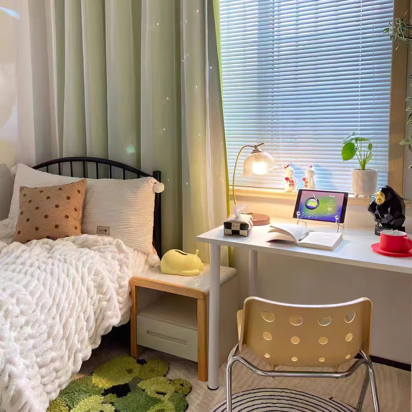 Dotty Table Lamp | Metal, Iron, Fabric, Glass | Gold, Walnut color