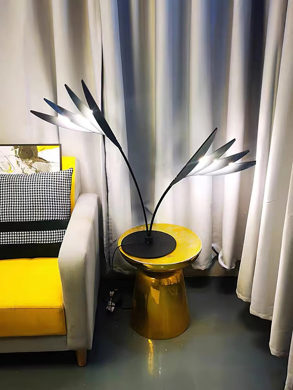 Double Leaf Table Lamp | Iron & Metal | Black