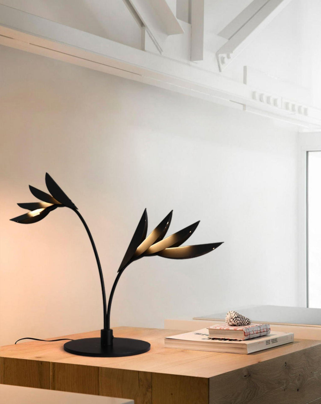 Double Leaf Table Lamp | Iron & Metal | Black