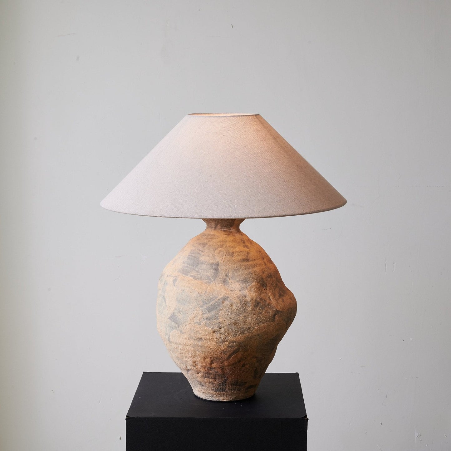 Duna Table Lamp | Sculpted Clay | Beige Shade