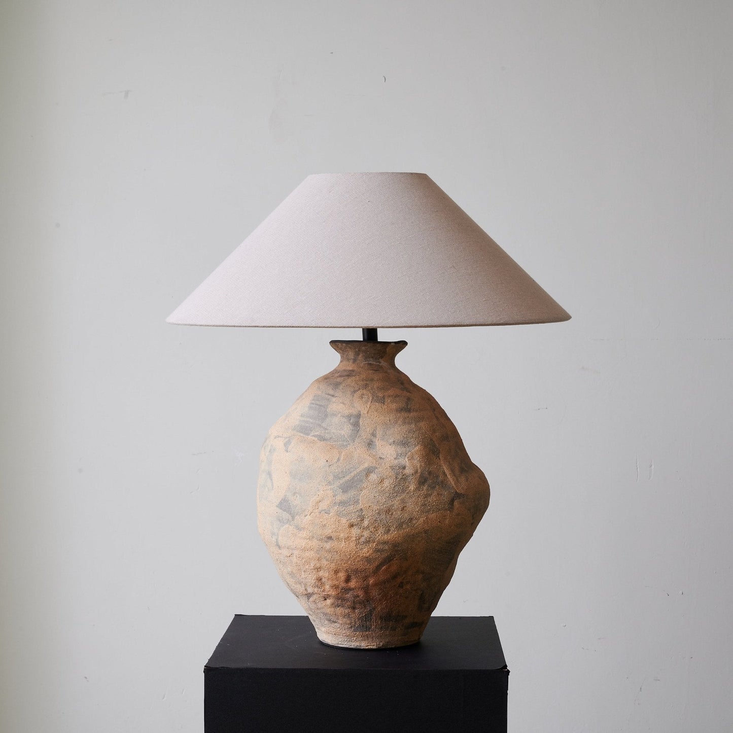 Duna Table Lamp | Sculpted Clay | Beige Shade