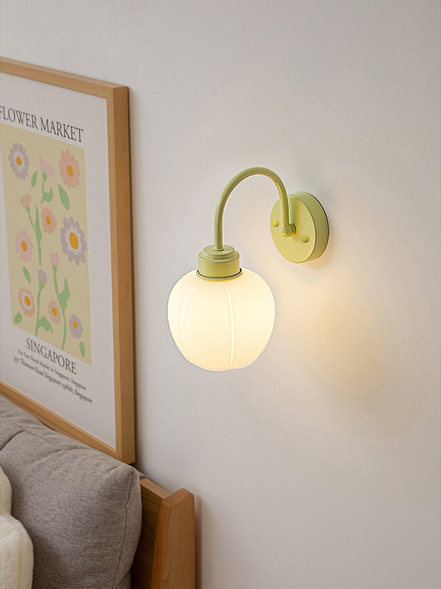 Enchanting Wall Light | Flower Design | Green/White