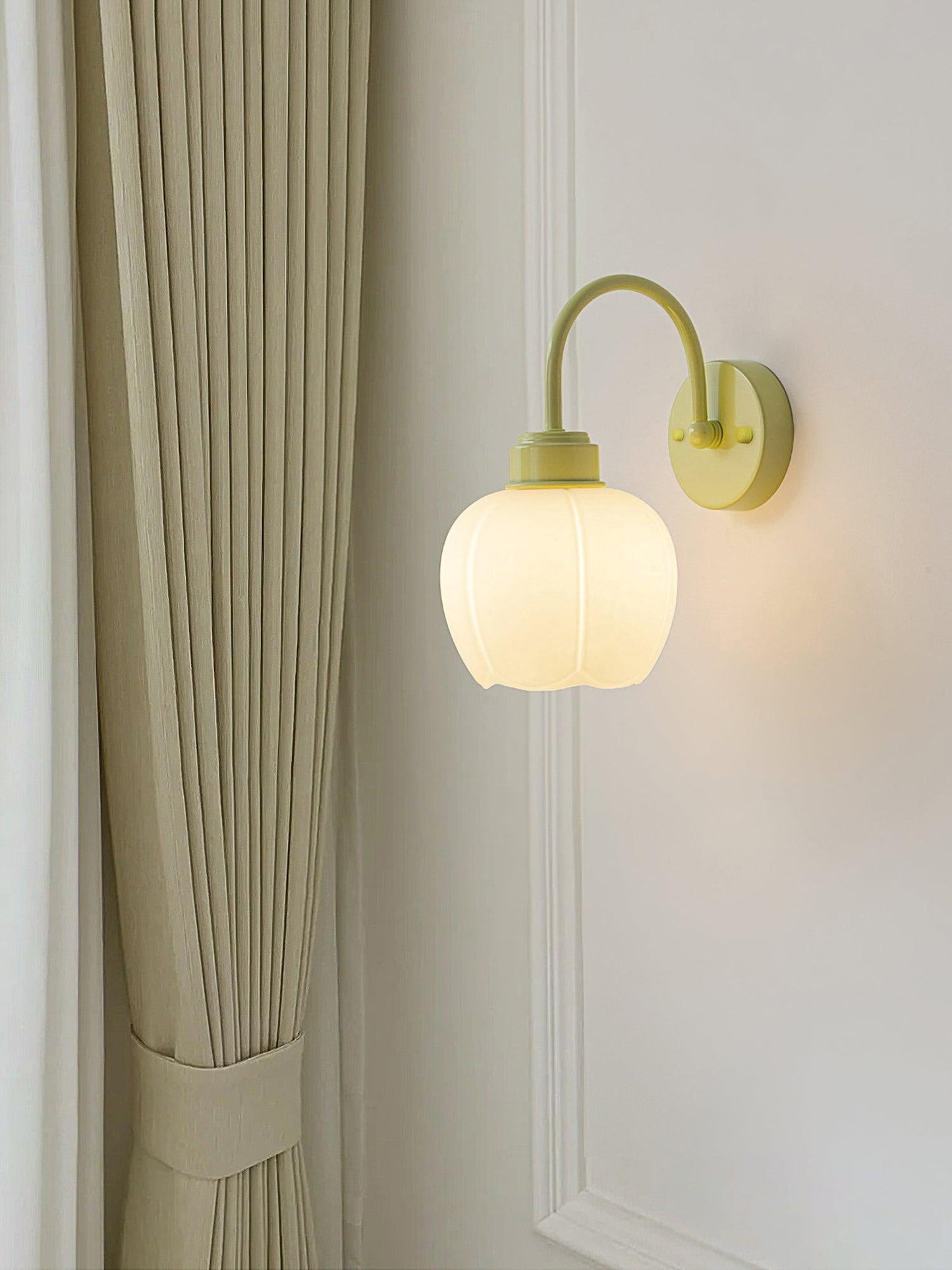 Enchanting Wall Light | Flower Design | Green/White