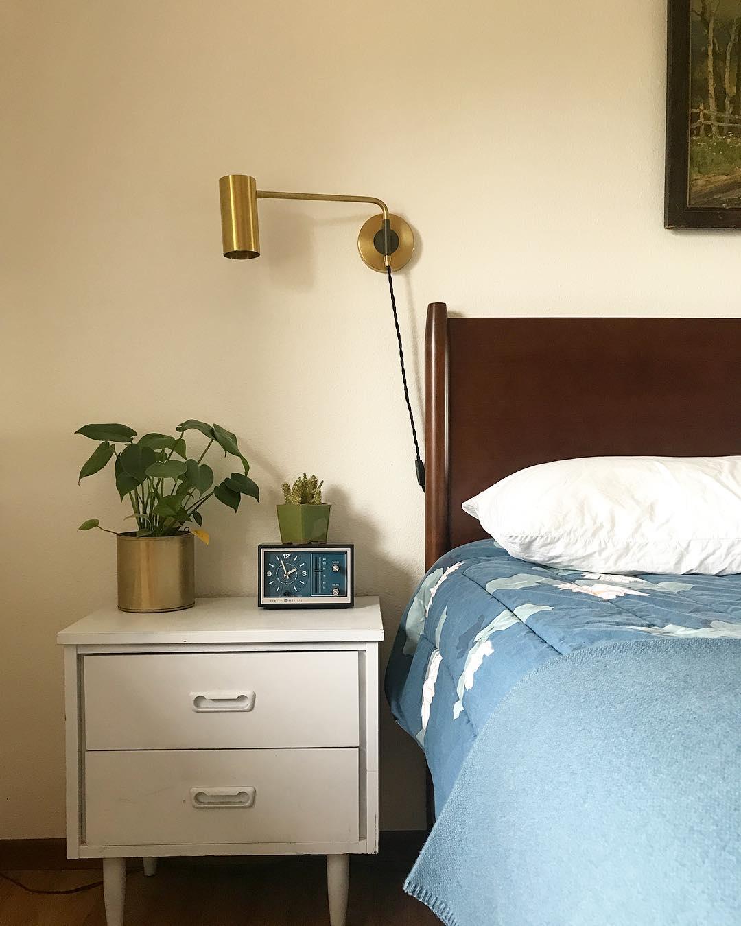 Envoy Swing Sconce | Brass | Wall Mount