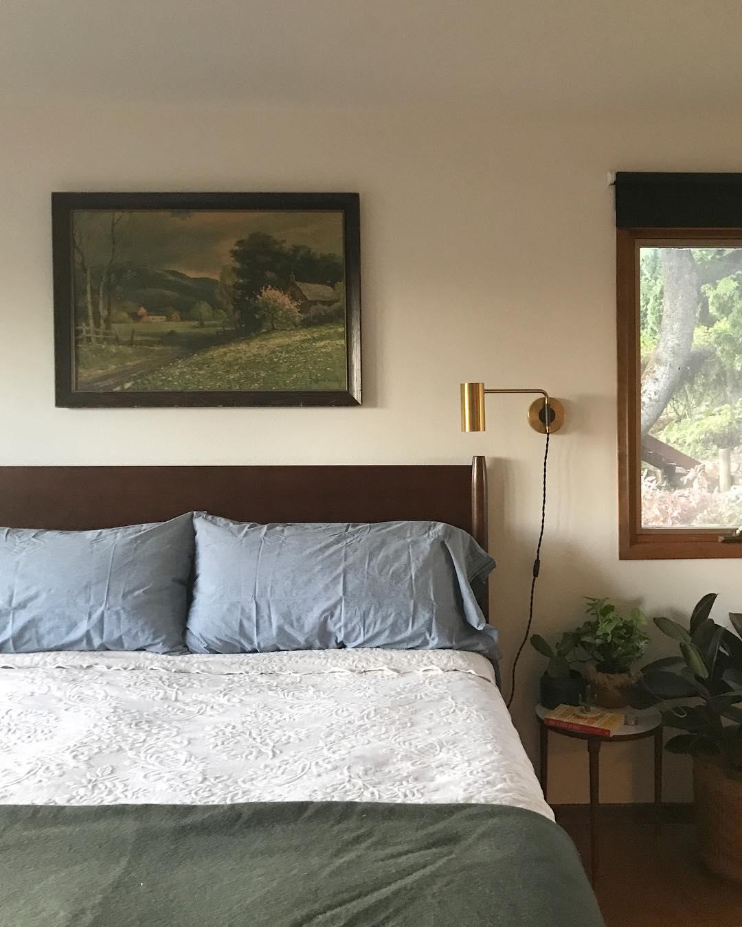 Envoy Swing Sconce | Brass | Wall Mount