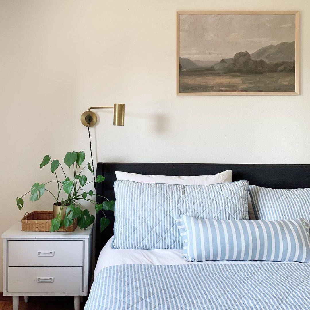 Envoy Swing Sconce | Brass | Wall Mount