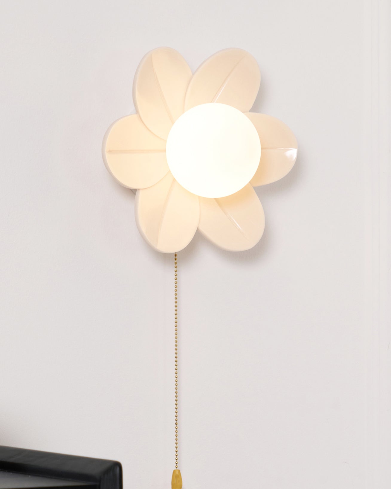 Flowers Wall Lamp | Resin & PC | White