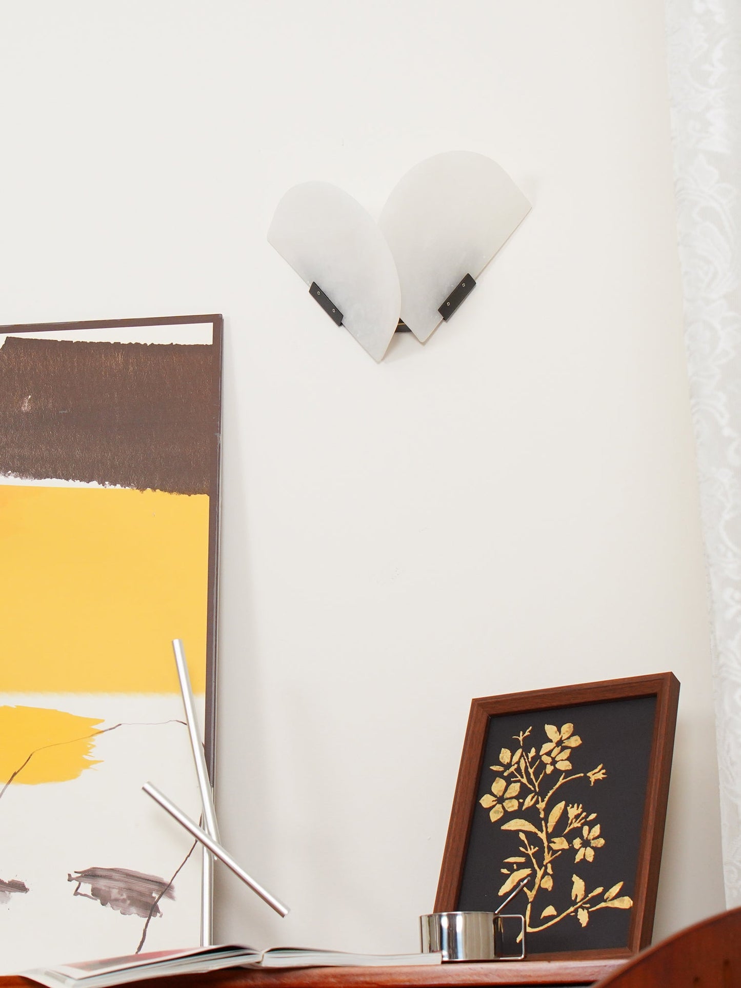 Fly Gaby Wall Lamp | Alabaster & Metal | White