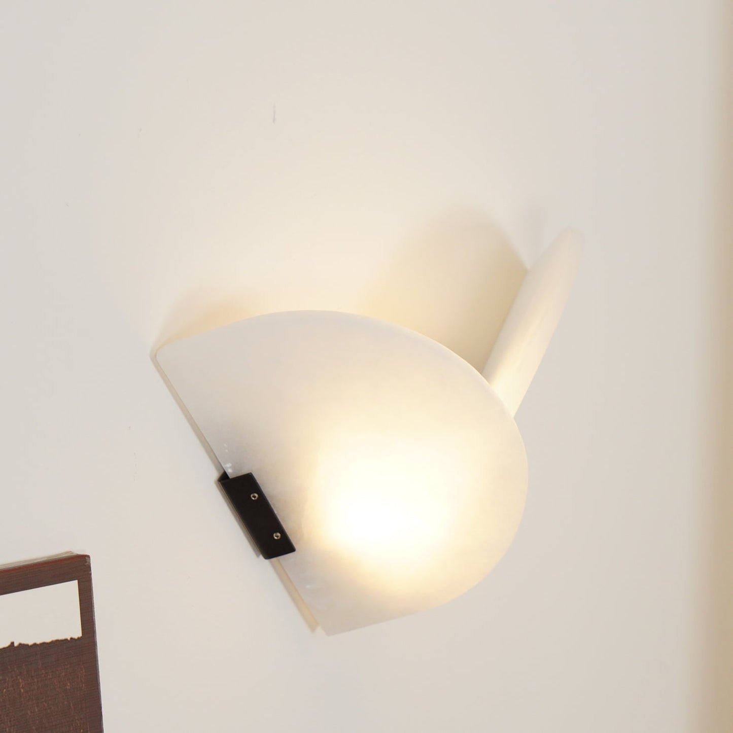 Fly Gaby Wall Lamp | Alabaster & Metal | White