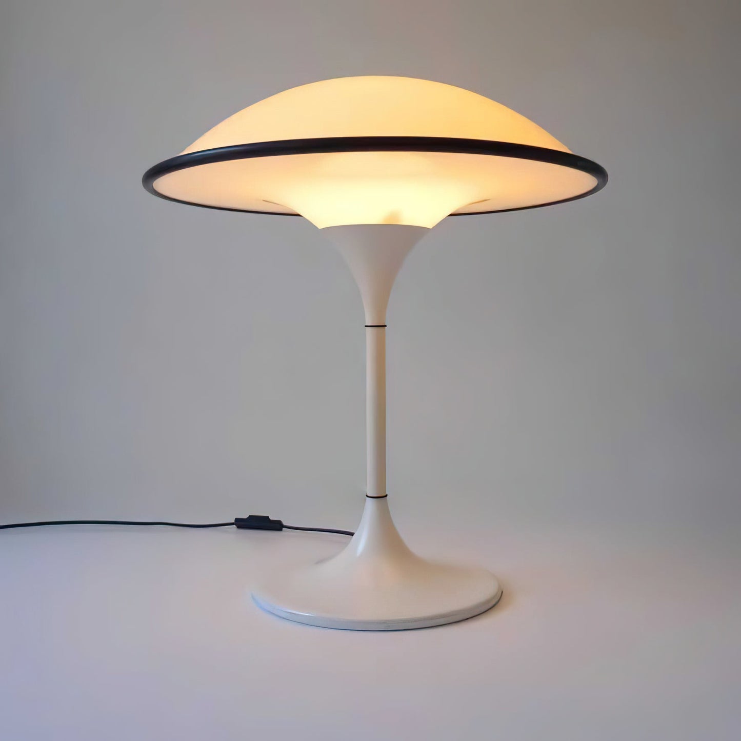 Fontana Table Lamp | Metal and Acrylic | Black or White
