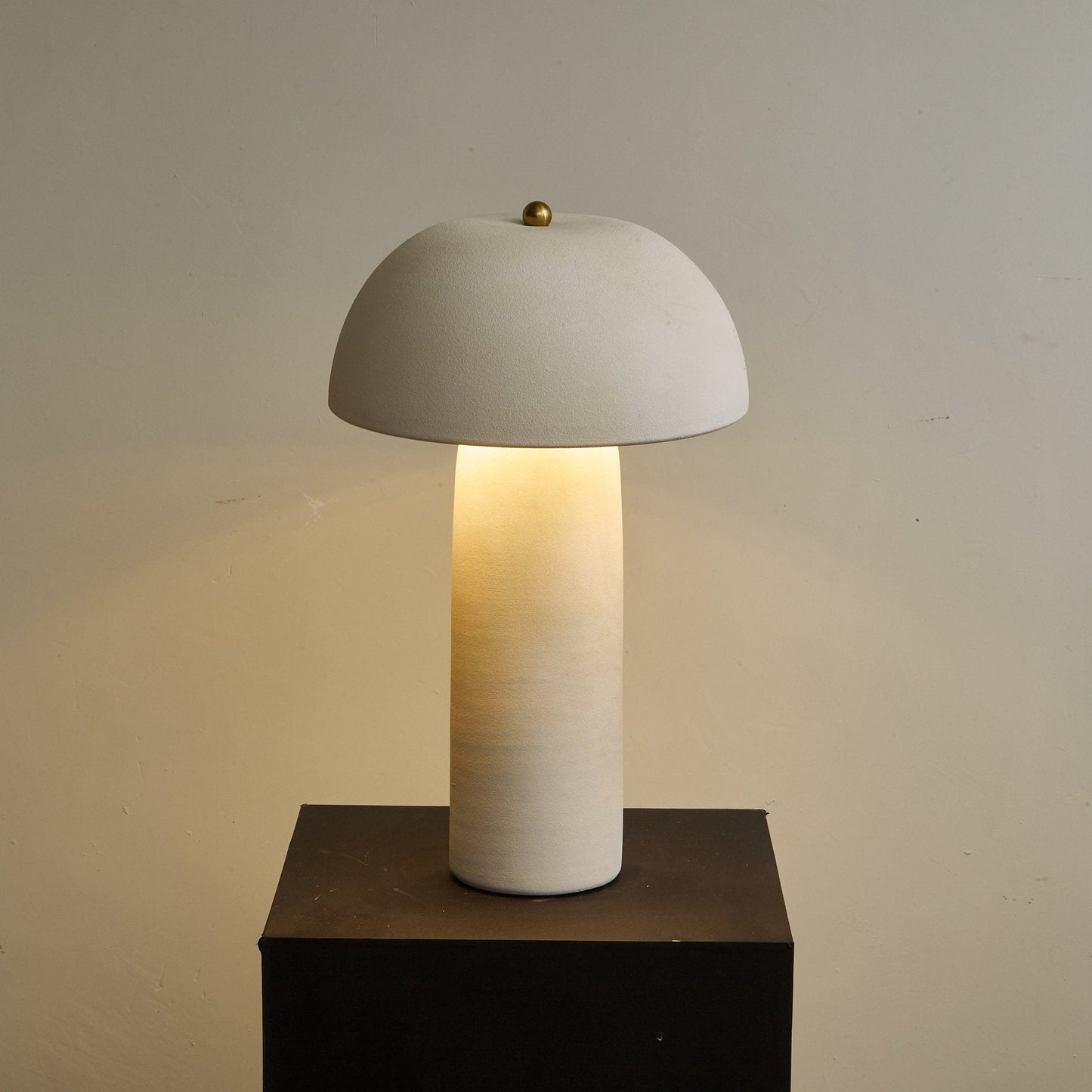Fungi Glow Table Lamp | Ceramic | Beige & Gold
