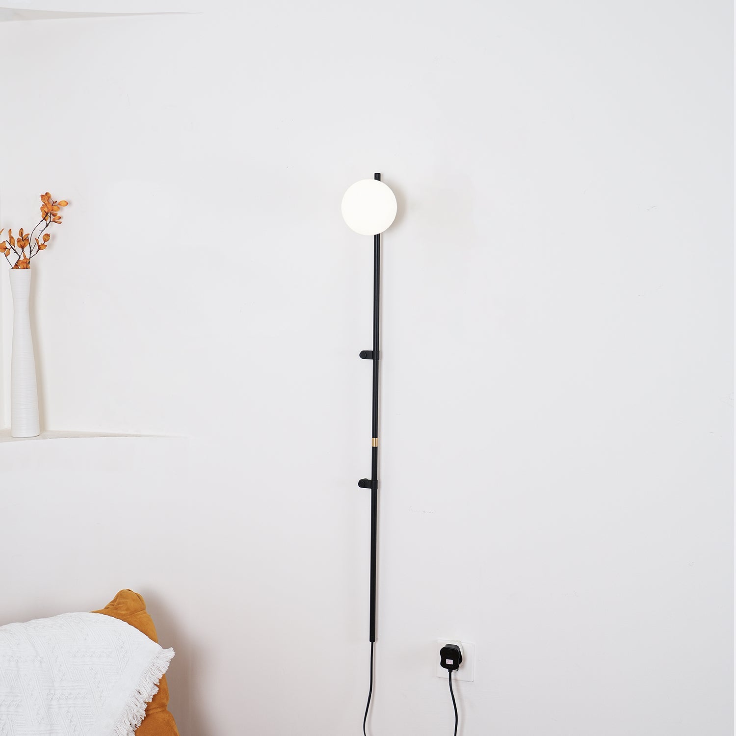 Funiculi Wall Lamp | Plug In | White or Black
