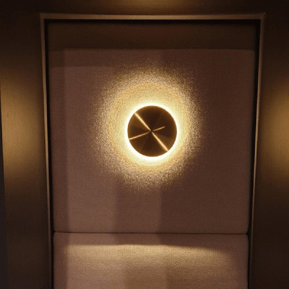 Gossa Wall Sconce | Metal | Set of 2 | Gold, White, Black
