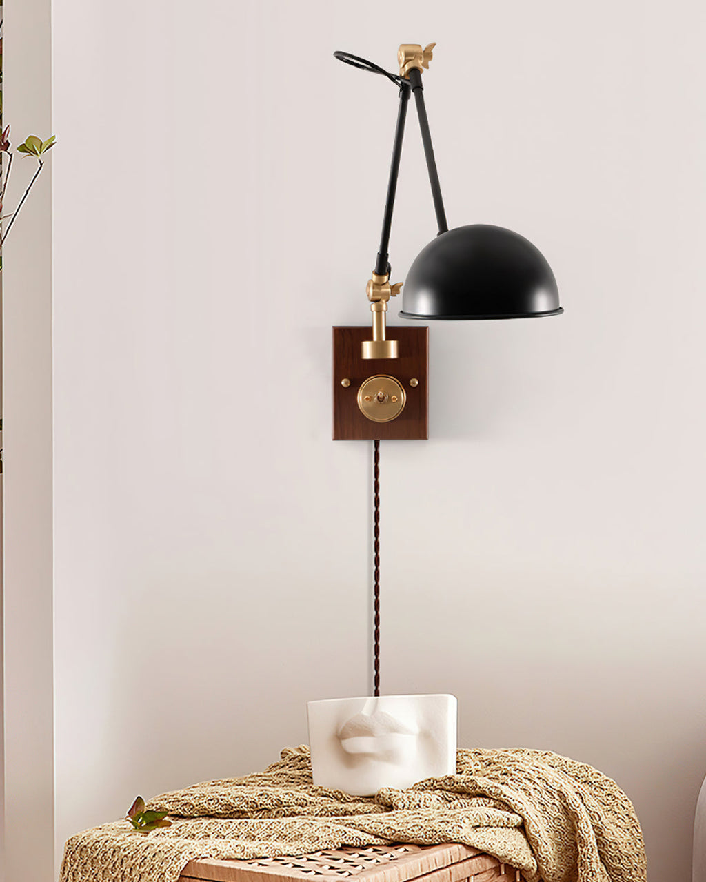 Gris Plug-In Wall Lamp | Black Metal & Walnut Wood | Modern Design