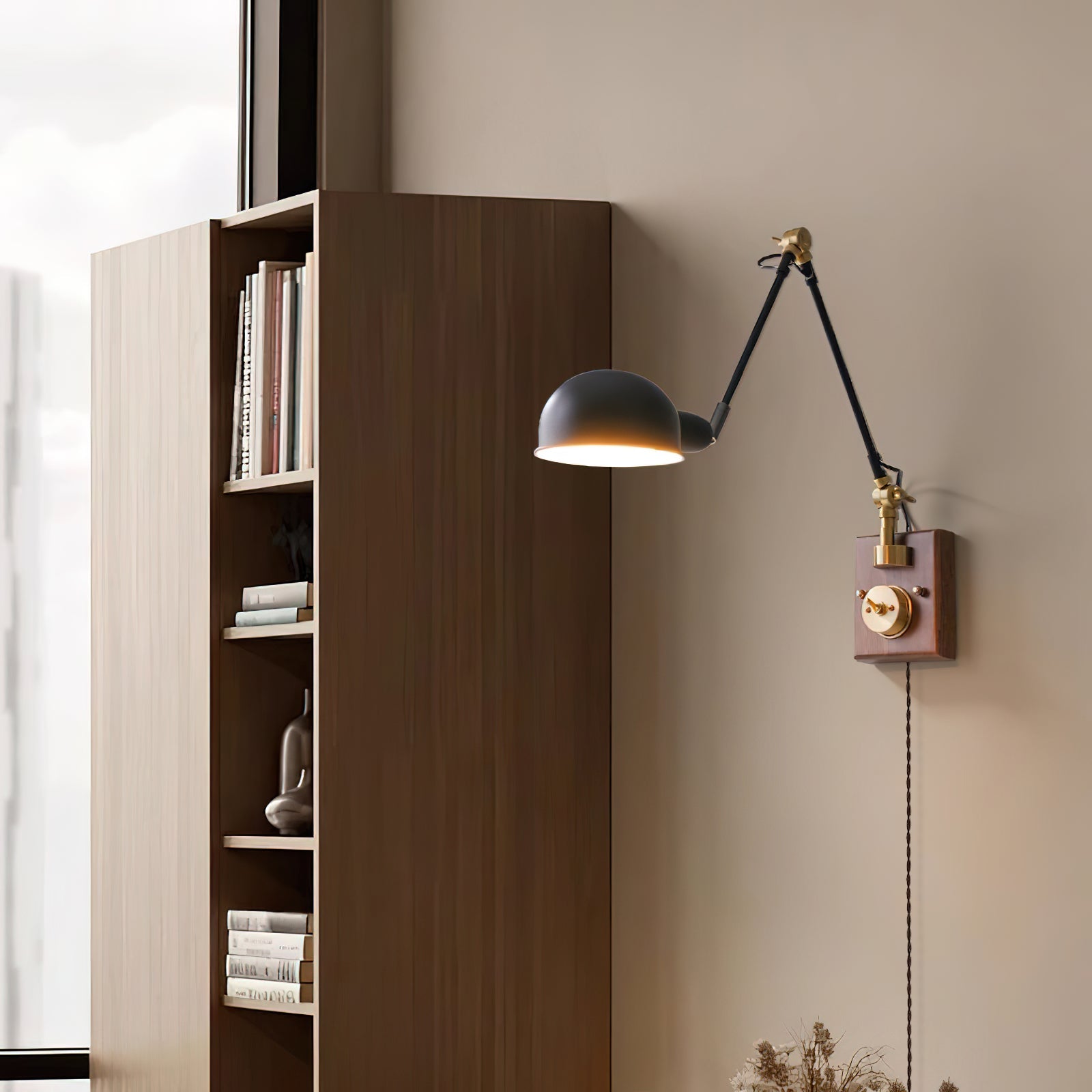 Gris Plug-In Wall Lamp | Black Metal & Walnut Wood | Modern Design