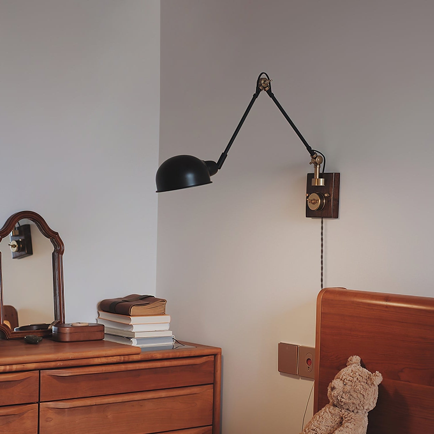 Gris Plug-In Wall Lamp | Black Metal & Walnut Wood | Modern Design