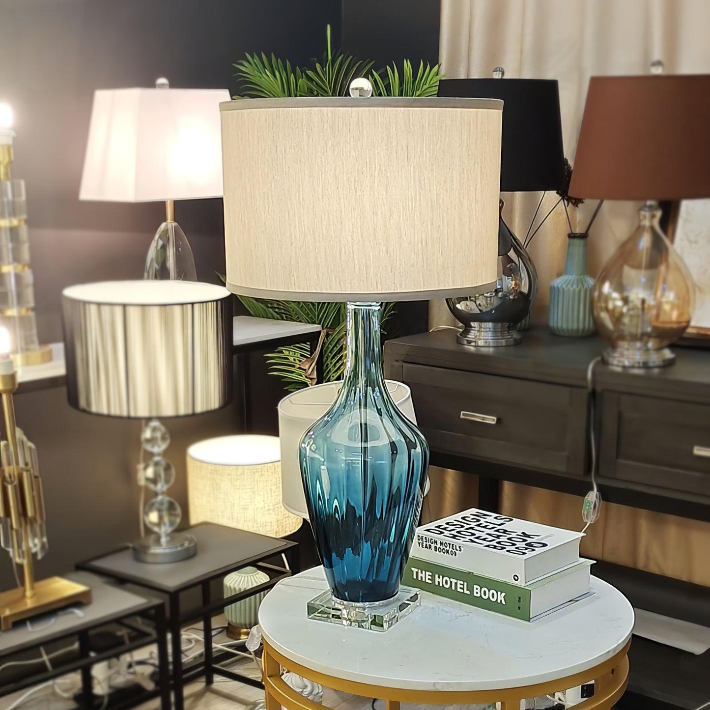 Hagano Table Lamp | Azure Blue Glass | Crystal Details