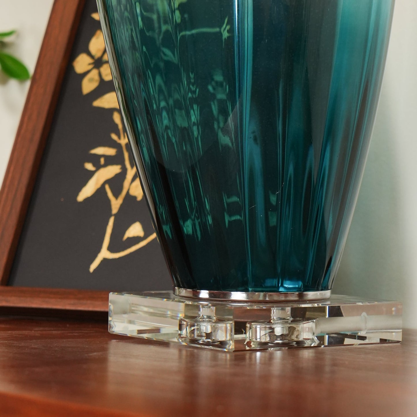 Hagano Table Lamp | Azure Blue Glass | Crystal Details