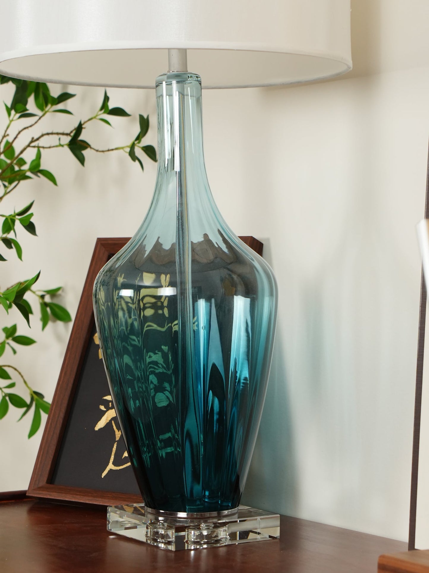 Hagano Table Lamp | Azure Blue Glass | Crystal Details