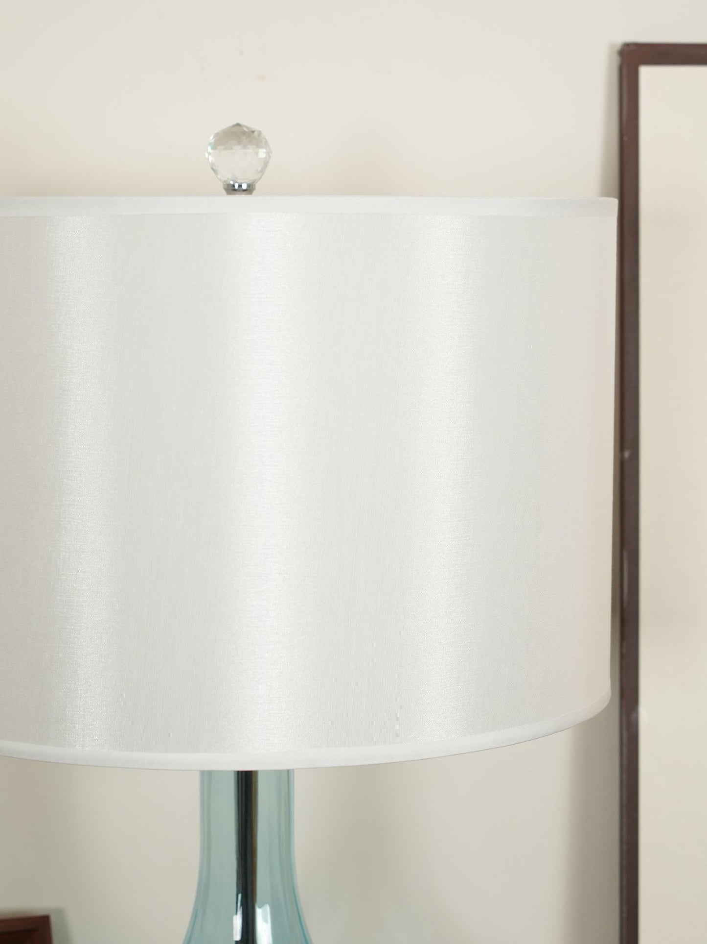 Hagano Table Lamp | Azure Blue Glass | Crystal Details